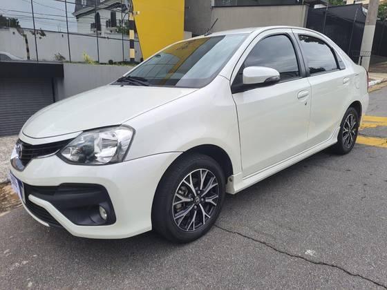 TOYOTA ETIOS 1.5 PLATINUM SEDAN 16V FLEX 4P AUTOMÁTICO TOYOTA ETIOS 1.5 PLATINUM SEDAN 16V FLEX 4P AUTOMÁTICO